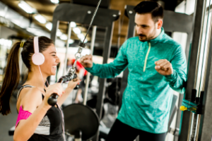 מאמן אישי בחדר כושר