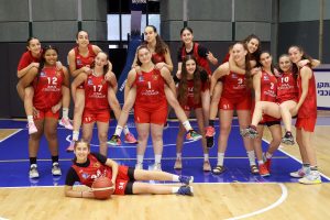 צילום קבוצתי נערות א