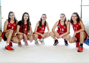 צילום קבוצתי נערות ב