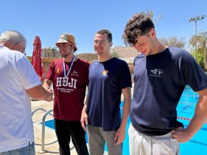 נבחרת השחייה עם מדליות מאליפות אס"א 2025