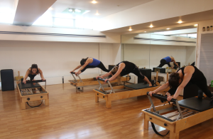 פילאטיס מכשירים בסטודיו של עדי - אימון קבוצתי